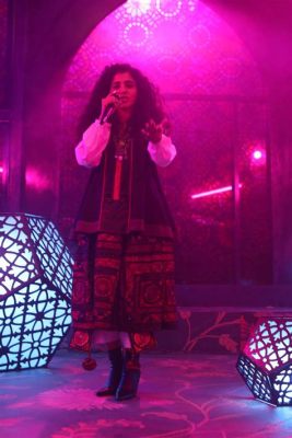 Quratulain Balouch's 'Coke Studio Live' Performance: A Symphony of Soulful Vocals and Electrifying Energy!